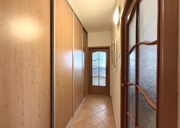PRÍJEMNÝ 3 izbový byt, REKONŠTRUKCIA, panoramatický výhľad, CENTRUM Stupavy, 72,50 m2
