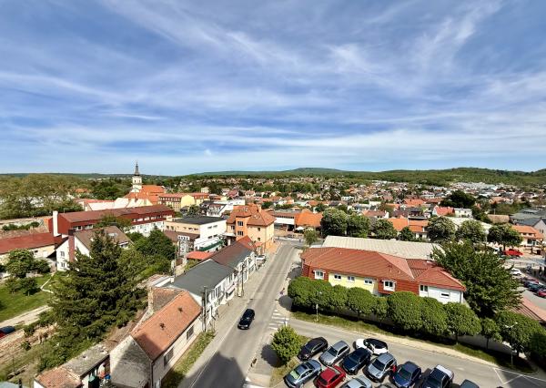 PRÍJEMNÝ 3 izbový byt, REKONŠTRUKCIA, panoramatický výhľad, CENTRUM Stupavy, 72,50 m2