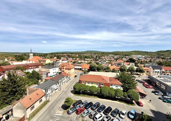PRÍJEMNÝ 3 izbový byt, REKONŠTRUKCIA, panoramatický výhľad, CENTRUM Stupavy, 72,50 m2