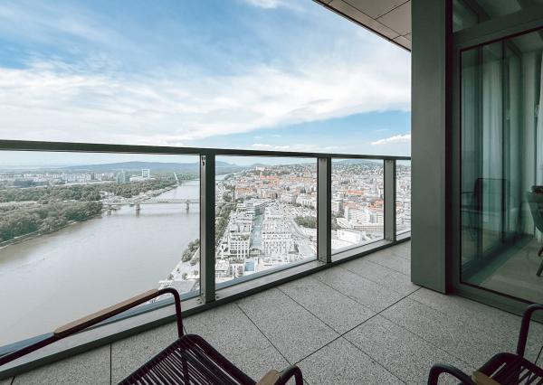 Luxusný 2 izbový byt s výhľadom na hrad v Eurovea Tower
