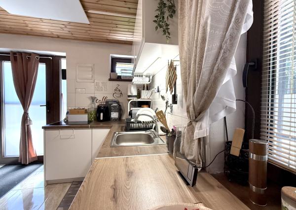 Celoročne obývateľná , moderne zariadená 4i rekreačná chata pri lese , NOVOSTAVBA, Gabčíkovo- Prístav,
