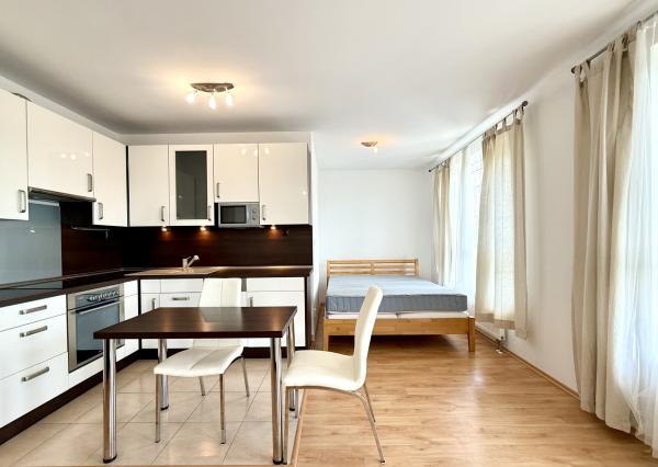 Zariadený 1,5 izbový byt s exteriérom a garáž. státím, projekt EDEN PARK , Drieňová ul., BA II., 49 m2