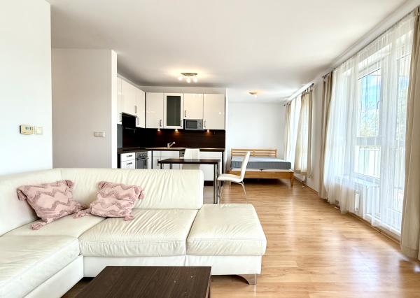 Zariadený 1,5 izbový byt s exteriérom a garáž. státím, projekt EDEN PARK , Drieňová ul., BA II., 49 m2