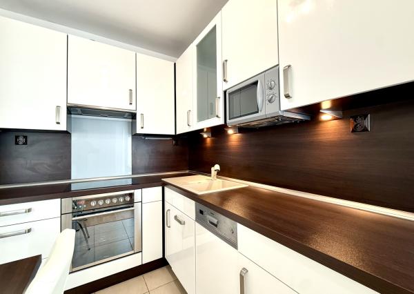 Zariadený 1,5 izbový byt s exteriérom a garáž. státím, projekt EDEN PARK , Drieňová ul., BA II., 49 m2