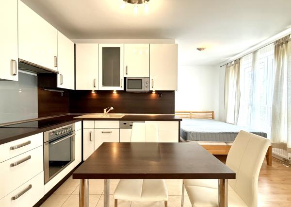 Zariadený 1,5 izbový byt s exteriérom a garáž. státím, projekt EDEN PARK , Drieňová ul., BA II., 49 m2