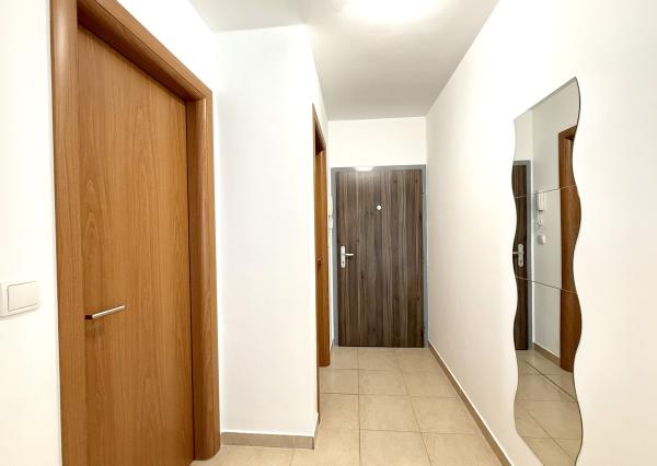 Zariadený 1,5 izbový byt s exteriérom a garáž. státím, projekt EDEN PARK , Drieňová ul., BA II., 49 m2