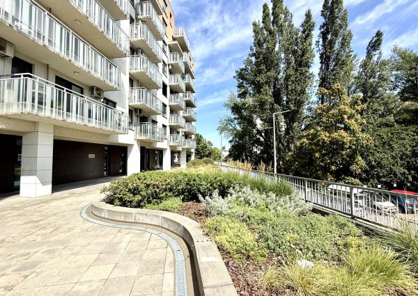 Zariadený 1,5 izbový byt s exteriérom a garáž. státím, projekt EDEN PARK , Drieňová ul., BA II., 49 m2