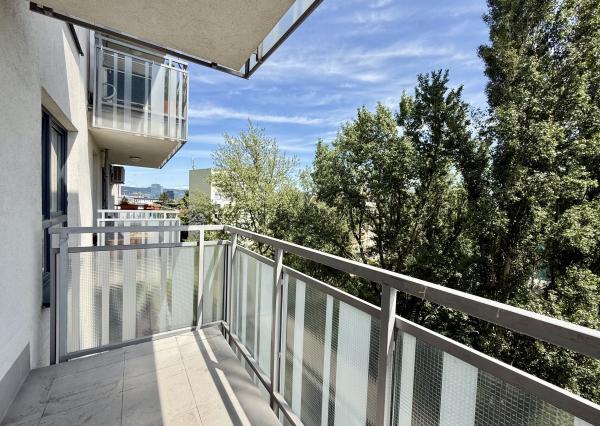 Zariadený 1,5 izbový byt s exteriérom a garáž. státím, projekt EDEN PARK , Drieňová ul., BA II., 49 m2