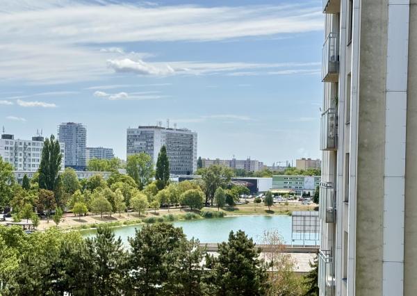 Zariadený 1,5 izbový byt s exteriérom a garáž. státím, projekt EDEN PARK , Drieňová ul., BA II., 49 m2