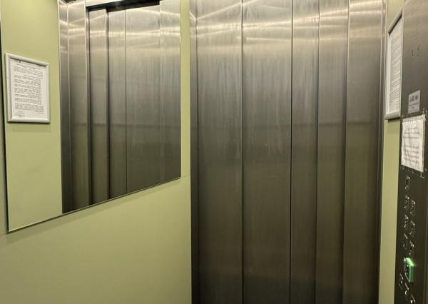 Priestranný a kompletne zariadený  2 izbový byt s balkónom na Štrkovci , Trebišovská ul., BA II., 60,78 m2