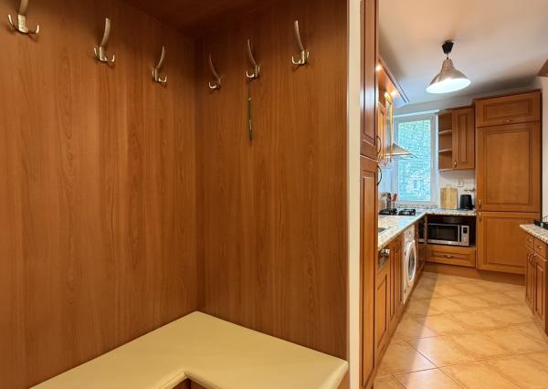 Priestranný a kompletne zariadený  2 izbový byt s balkónom na Štrkovci , Trebišovská ul., BA II., 60,78 m2