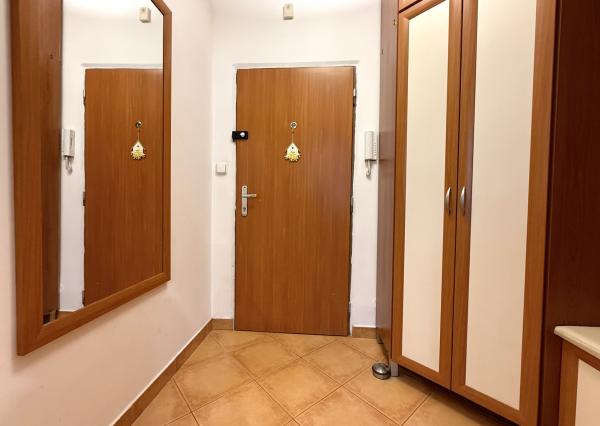 Priestranný a kompletne zariadený  2 izbový byt s balkónom na Štrkovci , Trebišovská ul., BA II., 60,78 m2