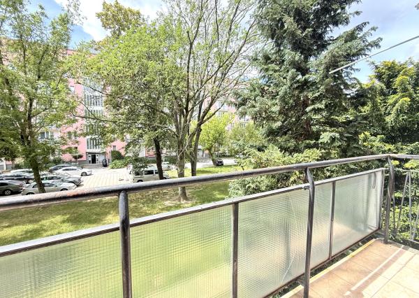 Priestranný a kompletne zariadený  2 izbový byt s balkónom na Štrkovci , Trebišovská ul., BA II., 60,78 m2