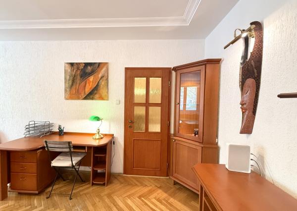 Priestranný a kompletne zariadený  2 izbový byt s balkónom na Štrkovci , Trebišovská ul., BA II., 60,78 m2