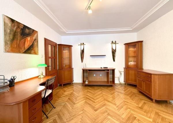 Priestranný a kompletne zariadený  2 izbový byt s balkónom na Štrkovci , Trebišovská ul., BA II., 60,78 m2