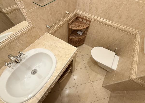Priestranný a kompletne zariadený  2 izbový byt s balkónom na Štrkovci , Trebišovská ul., BA II., 60,78 m2