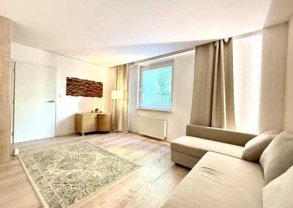 Tichý 1,5i byt v úplnom centre mesta, REKONŠTRUKCIA , BA I., Karadžičova ul., 46 m2