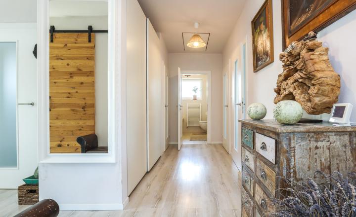 Exkluzívne - 4i zariadený rodinný dom- BUNGALOV, terasa a upravená záhrada, Veľký Biel, 500 m2 - fotografia 11