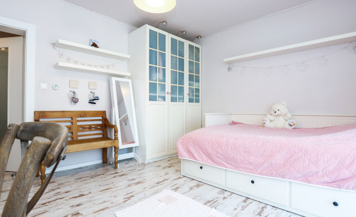 Exkluzívne - 4i zariadený rodinný dom- BUNGALOV, terasa a upravená záhrada, Veľký Biel, 500 m2 - fotografia 12