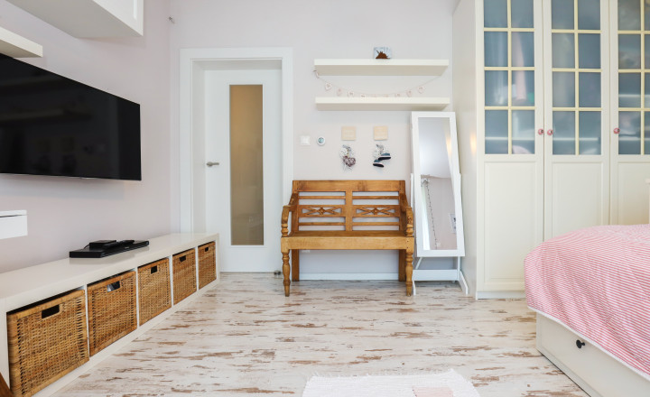 Exkluzívne - 4i zariadený rodinný dom- BUNGALOV, terasa a upravená záhrada, Veľký Biel, 500 m2 - fotografia 13