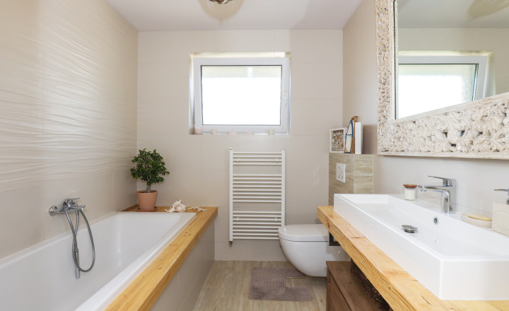 Exkluzívne - 4i zariadený rodinný dom- BUNGALOV, terasa a upravená záhrada, Veľký Biel, 500 m2 - fotografia 18