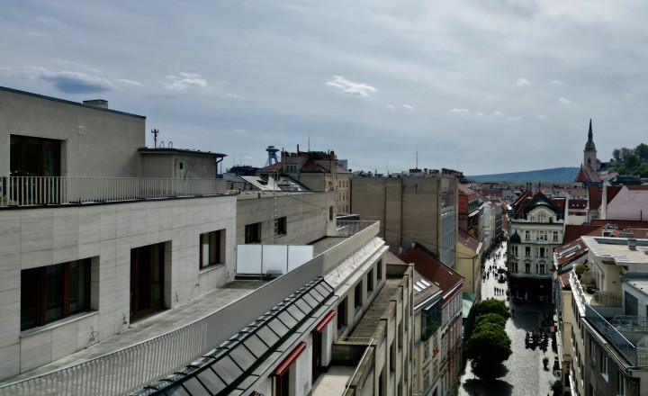 Penthouse s dvoma terasami na pešej zóne Starého Mesta - fotografia 25