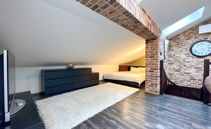 Rodinná vila pri privátnom jazere s vlastným vstupom a plážou - fotografia 27