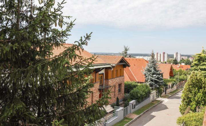 Priestranný 5i rodinný dom na konci slepej ulice + dielňa + vinná pivnica + fitness miestnosť + terasa, pozemok 745 m2 - fotografia 37