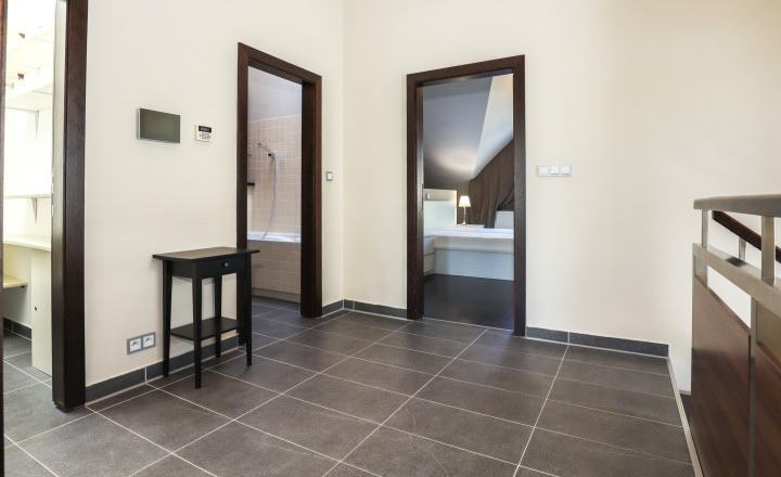 EXKLUZÍVNE Príjemný 5i RD v uzatvorenom a tichom súkromnom areáli na Kolibe, BA III. Trinásta ul., ÚP 282 m2 - fotografia 19