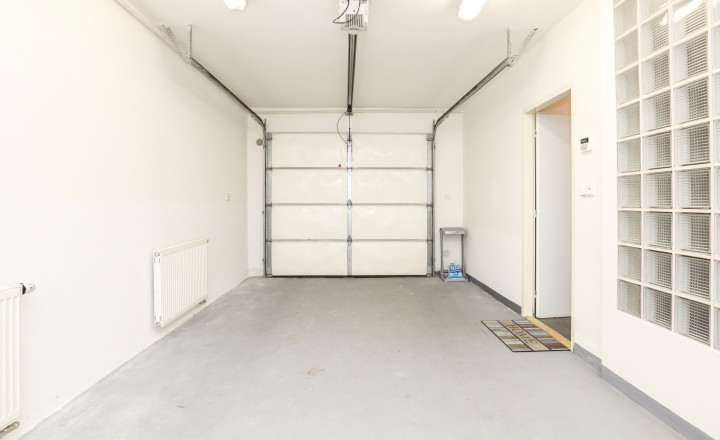 EXKLUZÍVNE Príjemný 5i RD v uzatvorenom a tichom súkromnom areáli na Kolibe, BA III. Trinásta ul., ÚP 282 m2 - fotografia 31