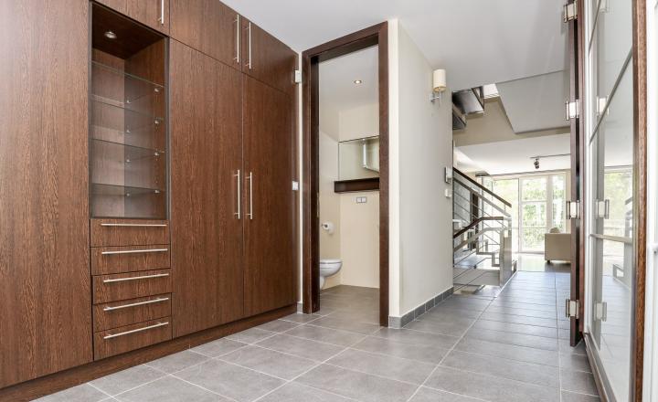 EXKLUZÍVNE Príjemný 5i RD v uzatvorenom a tichom súkromnom areáli na Kolibe, BA III. Trinásta ul., ÚP 282 m2 - fotografia 29
