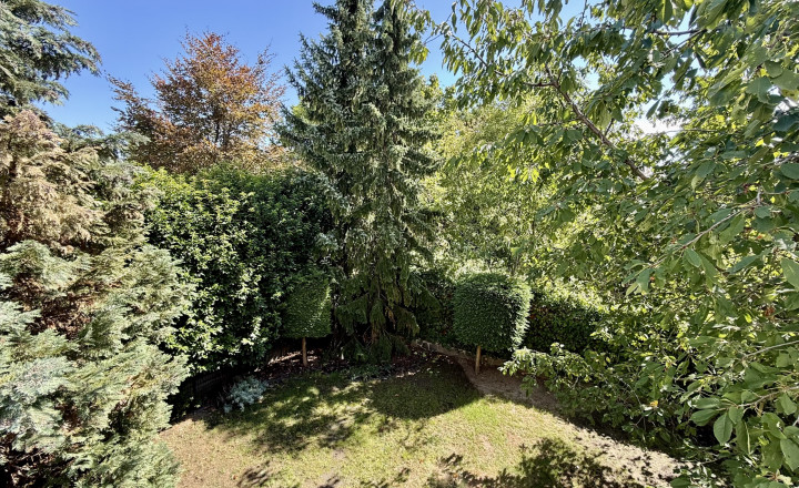 EXKLUZÍVNE Príjemný 5i RD v uzatvorenom a tichom súkromnom areáli na Kolibe, BA III. Trinásta ul., ÚP 282 m2 - fotografia 35