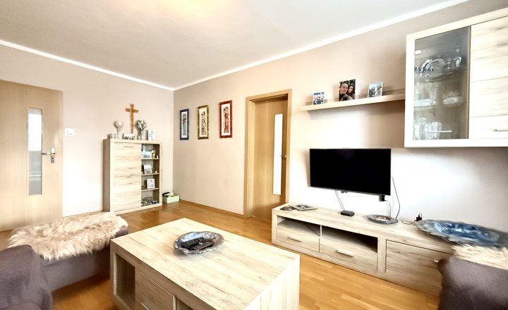 PRÍJEMNÝ 3 izbový byt, TOP lokalita na začiatku Petržalky , Mlynarovičova ul., 76,20 m2 - fotografia 3