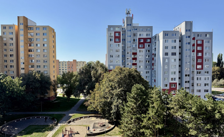 Perspektívny 3 izbový byt, TOP lokalita na začiatku Petržalky , Mamateyova ul., 74,12 m2 - fotografia 2