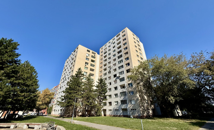 Perspektívny 3 izbový byt, TOP lokalita na začiatku Petržalky , Mamateyova ul., 74,12 m2 - fotografia 1