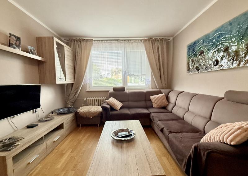 PRÍJEMNÝ 3 izbový byt, TOP lokalita na začiatku Petržalky , Mlynarovičova ul., 76,20 m2