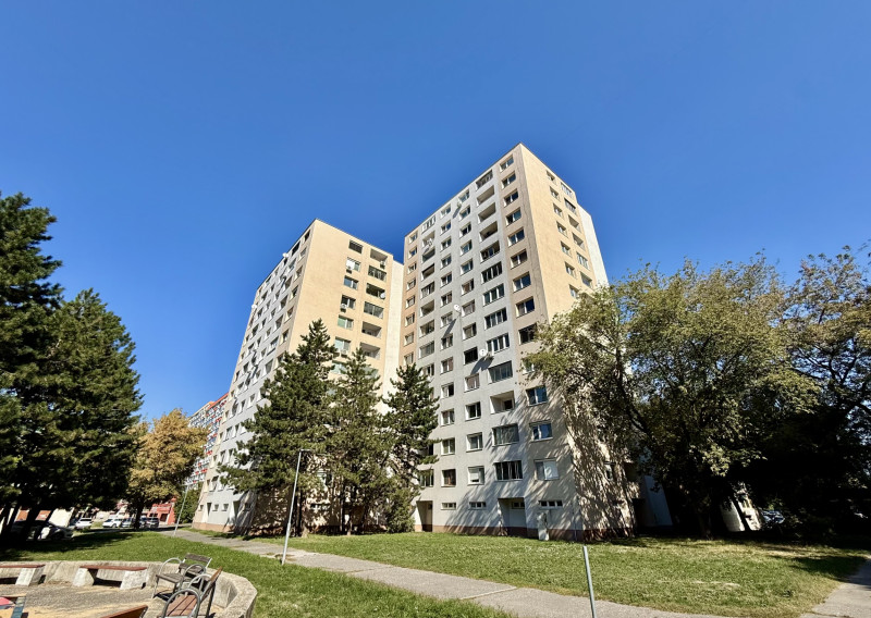 Perspektívny 3 izbový byt, TOP lokalita na začiatku Petržalky , Mamateyova ul., 74,12 m2