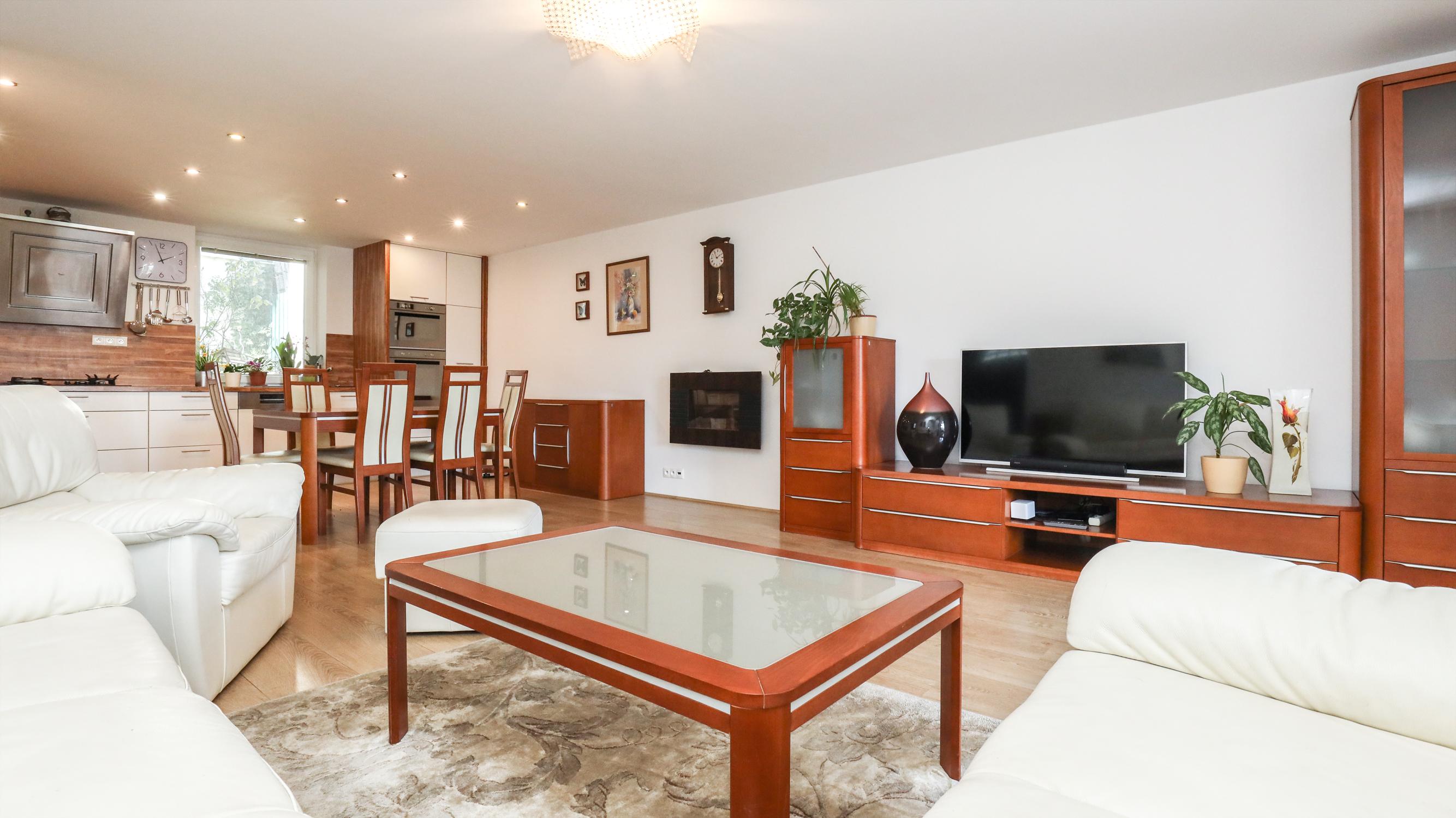 Príjemný 5 i (7i) rodinný dom, terasa, zimná záhrada, REKONŠTRUKCIA, BA IV., Chrobákova , 300 m2