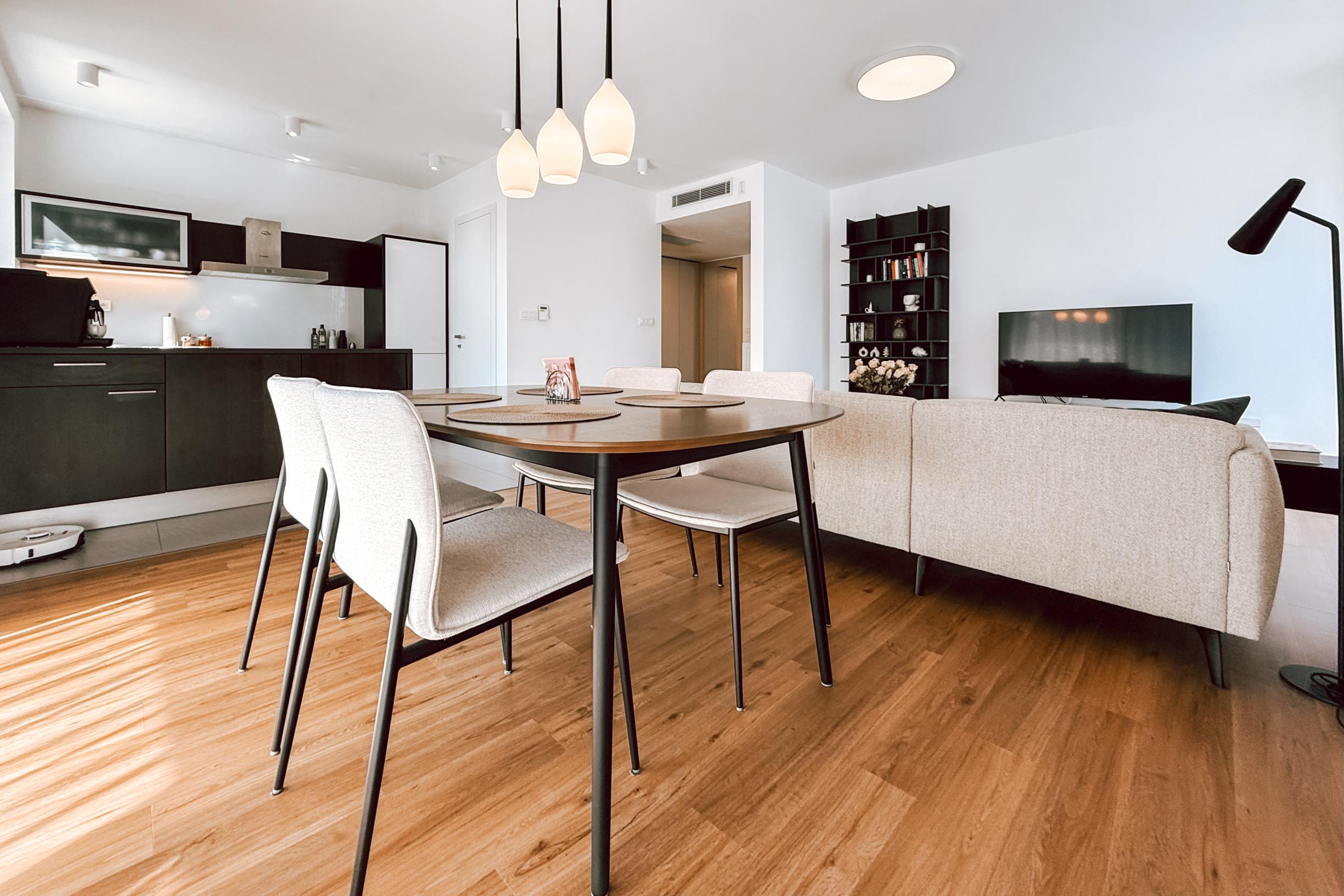 Priestranný moderný 2 izbový byt s terasou a garážou - Horský park