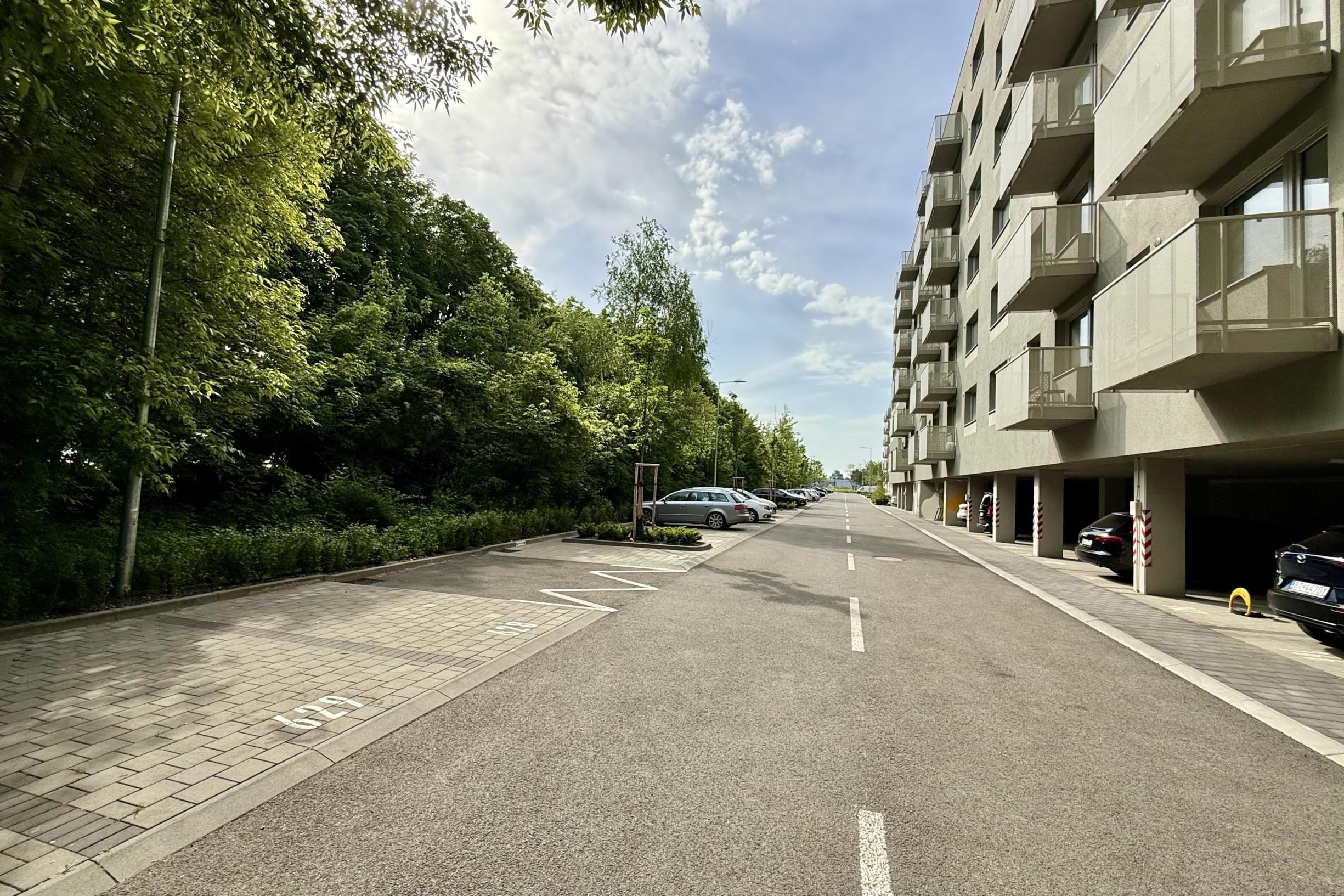 Predaj - vonkajšie PARKOVACIE a vnútorné GARÁŽOVÉ státia, projekt OVOCNÉ SADY, BA II. , Ivánska cesta