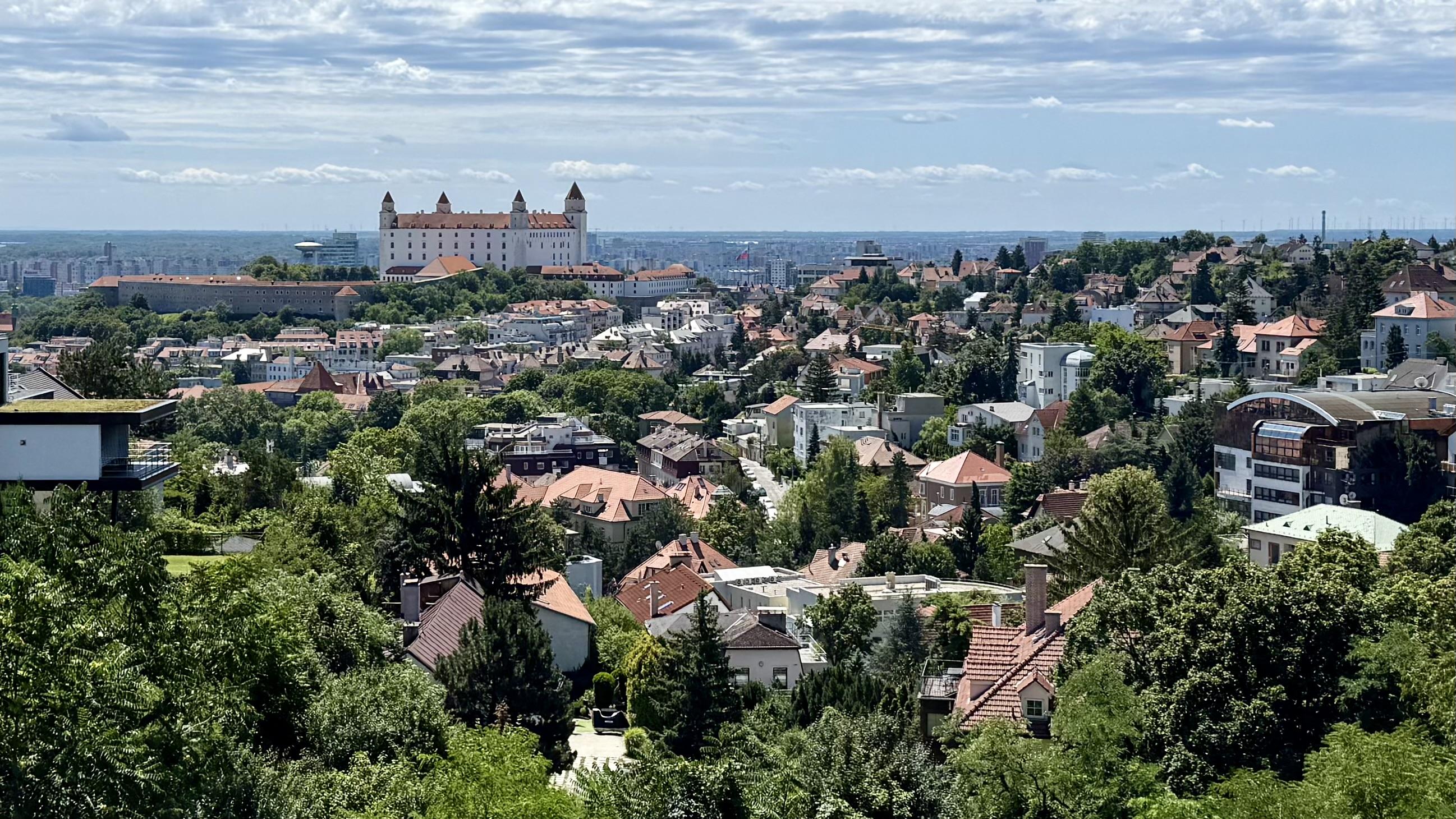 Moderná unikátna VILA s jedinečnými výhľadmi pod Slavínom pri Horskom parku