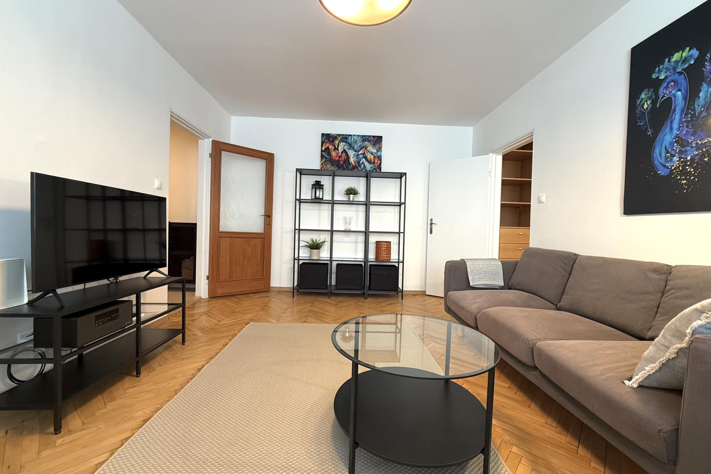 Prenájom - príjemný, zariadený 2i byt pri Račianskom mýte, REKONŠTRUKCIA, ul. J.C. Hronského, 63 m2