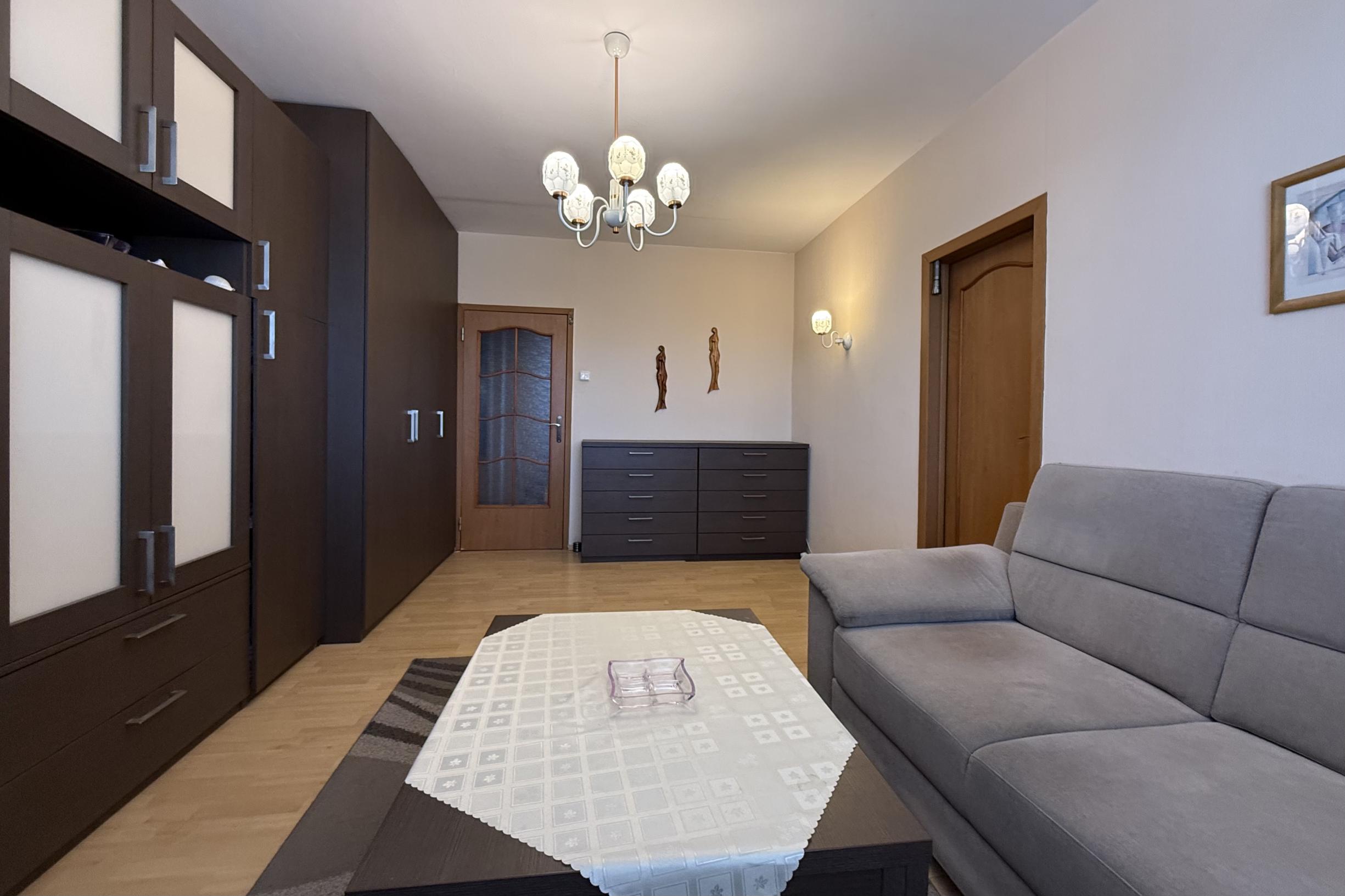 PRÍJEMNÝ 3 izbový byt, REKONŠTRUKCIA, panoramatický výhľad, CENTRUM Stupavy, 72,50 m2