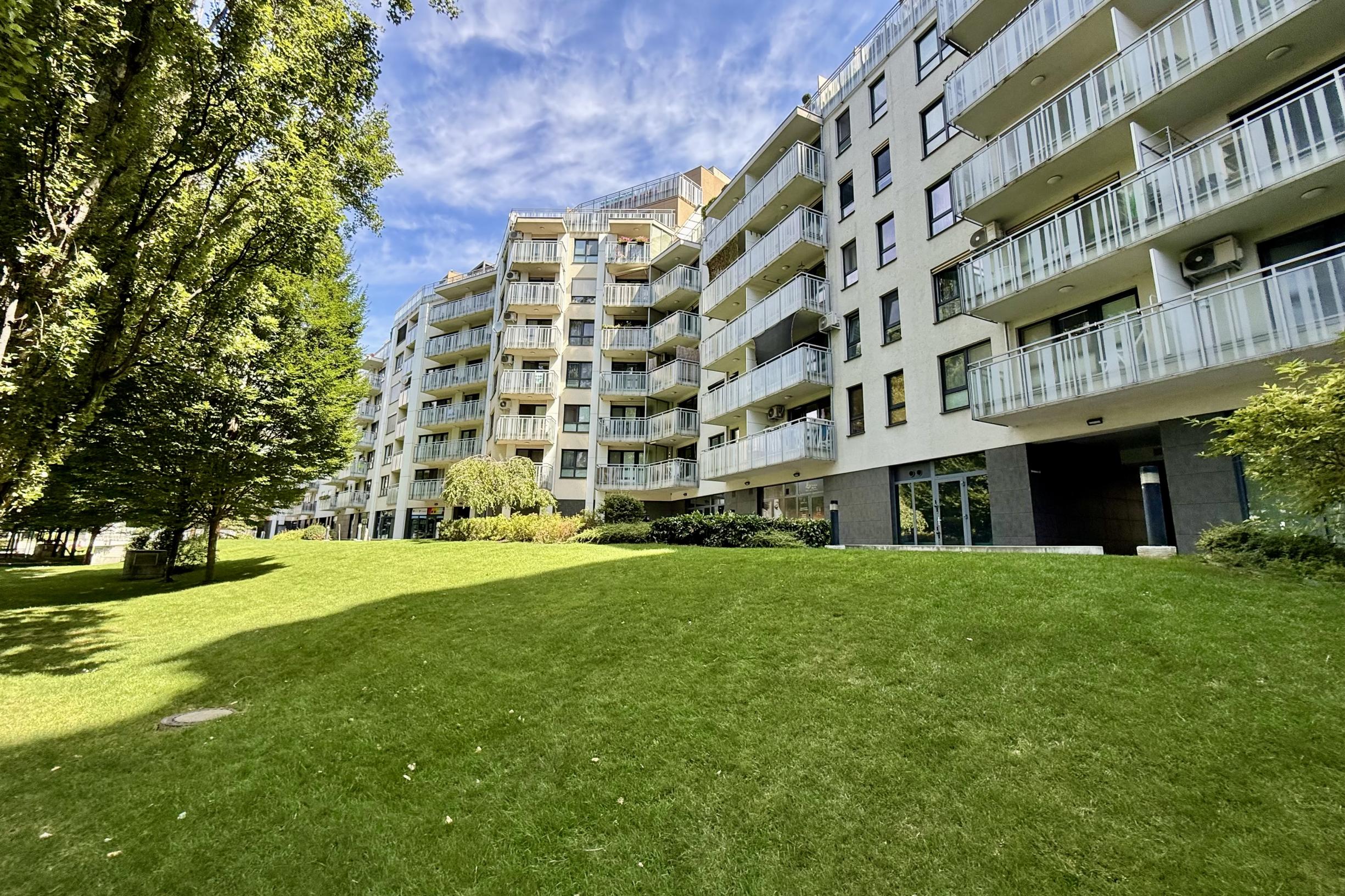 Zariadený 1,5 izbový byt s exteriérom a garáž. státím, projekt EDEN PARK , Drieňová ul., BA II., 49 m2