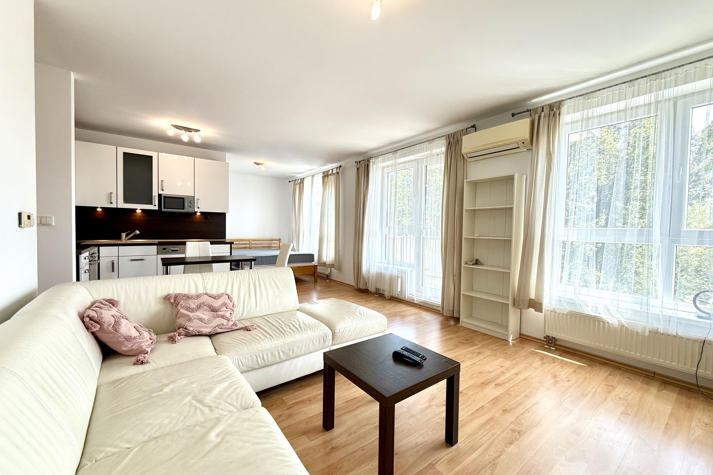 Zariadený 1,5 izbový byt s exteriérom a garáž. státím, projekt EDEN PARK , Drieňová ul., BA II., 49 m2