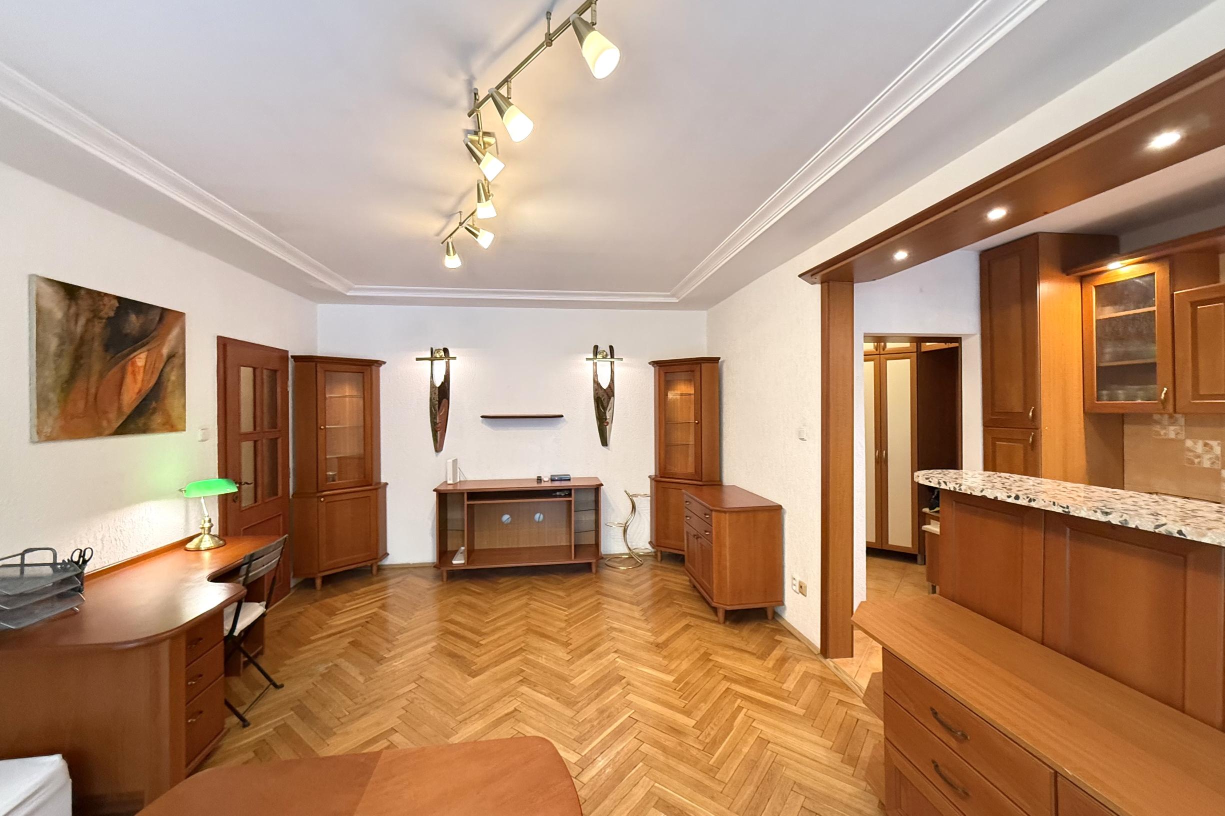 Priestranný a kompletne zariadený  2 izbový byt s balkónom na Štrkovci , Trebišovská ul., BA II., 60,78 m2